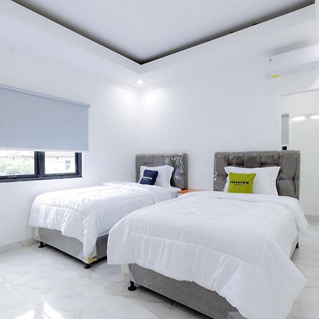 Urbanview Hotel Amira Syariah Bogor Pamoyanan Экстерьер фото