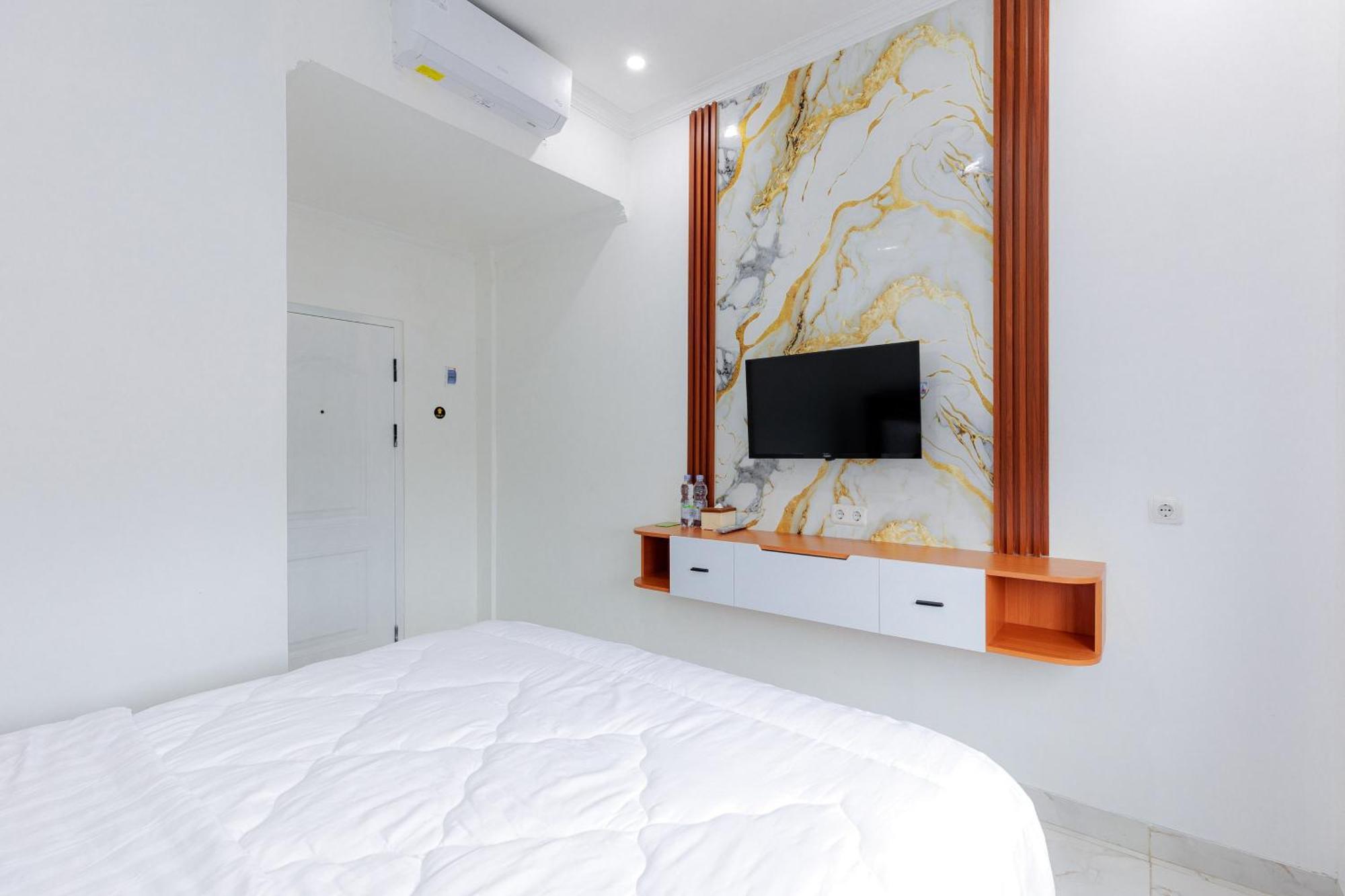 Urbanview Hotel Amira Syariah Bogor Pamoyanan Экстерьер фото