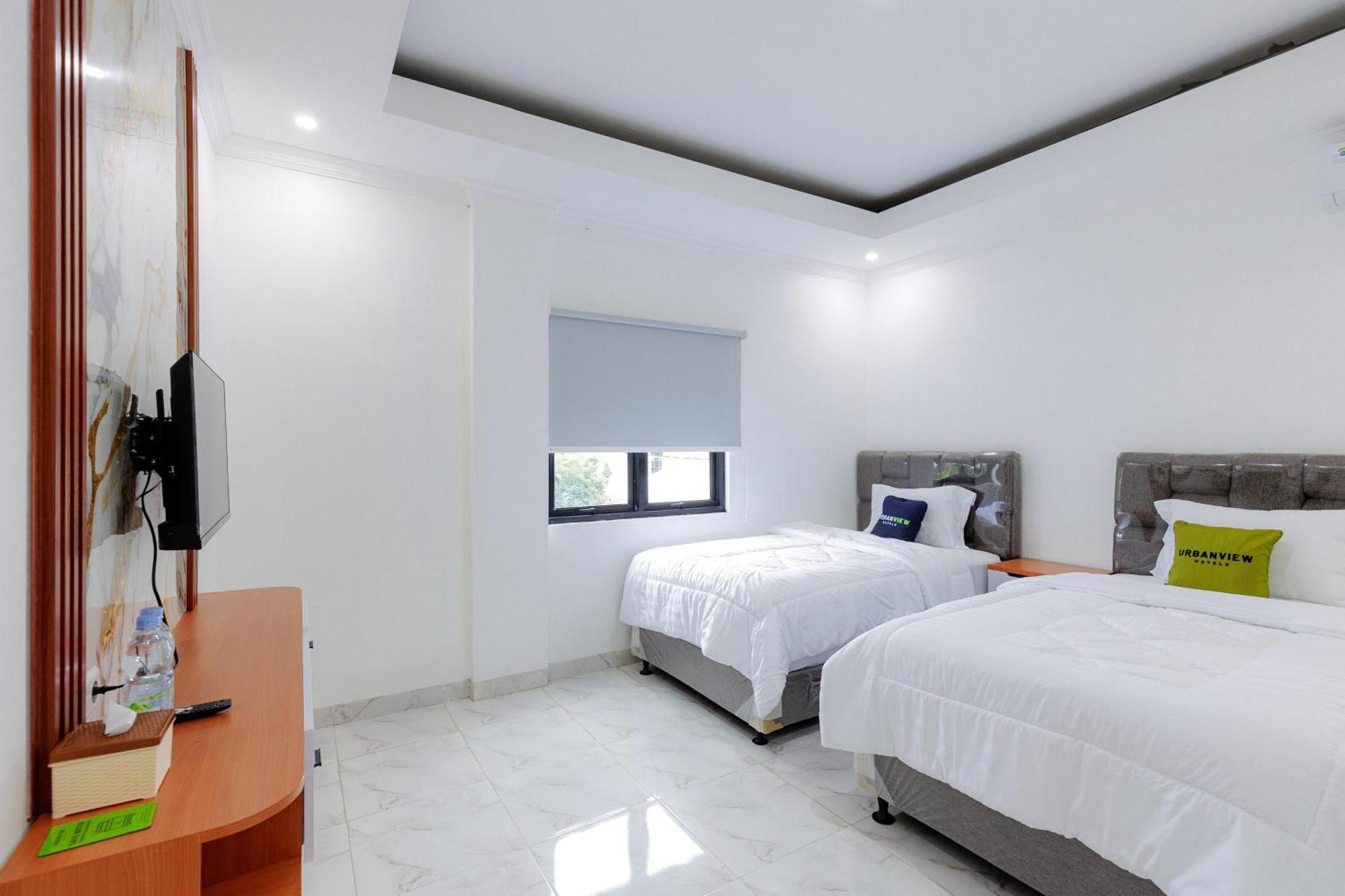 Urbanview Hotel Amira Syariah Bogor Pamoyanan Экстерьер фото